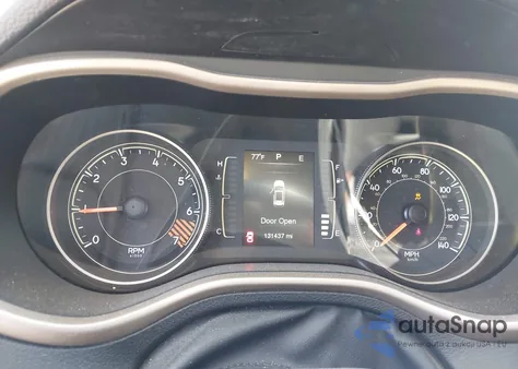 2015 Jeep Cherokee Latitude z USA, uszkodzony, nr VIN 1C4PJMCBXFW664229